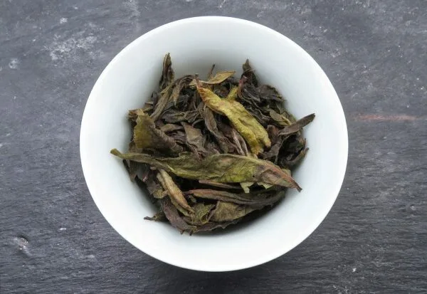Thé puerh feuilles jaunes