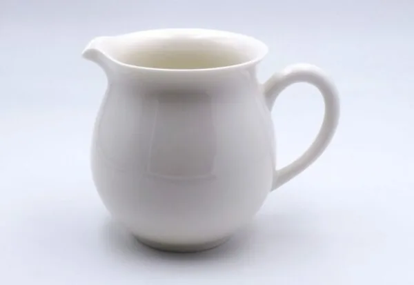 pichet en porcelaine blanc