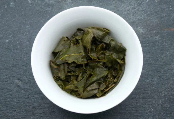 Feuilles infusées de Qi Lai gaoshan