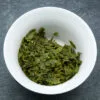Feuilles infusées de thé vert japonais bio Tamaryokucha.