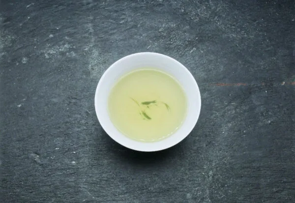 Infusion du thé vert japonais bio Tamaryokucha.