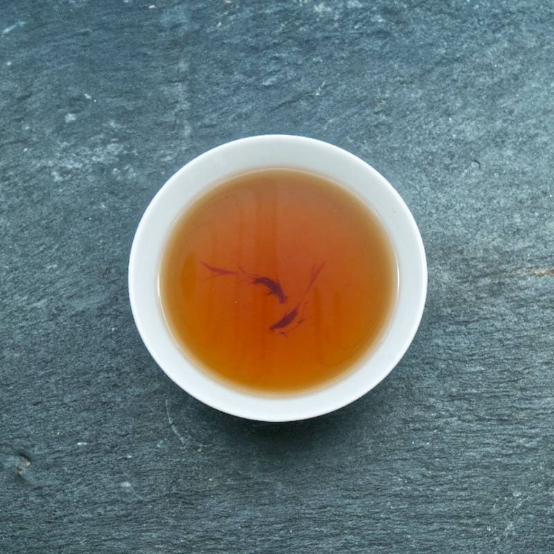 Tasse de Yunnan d'automne, liqueur cuivrée et profonde
